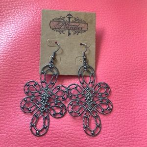 Plunder black earrings